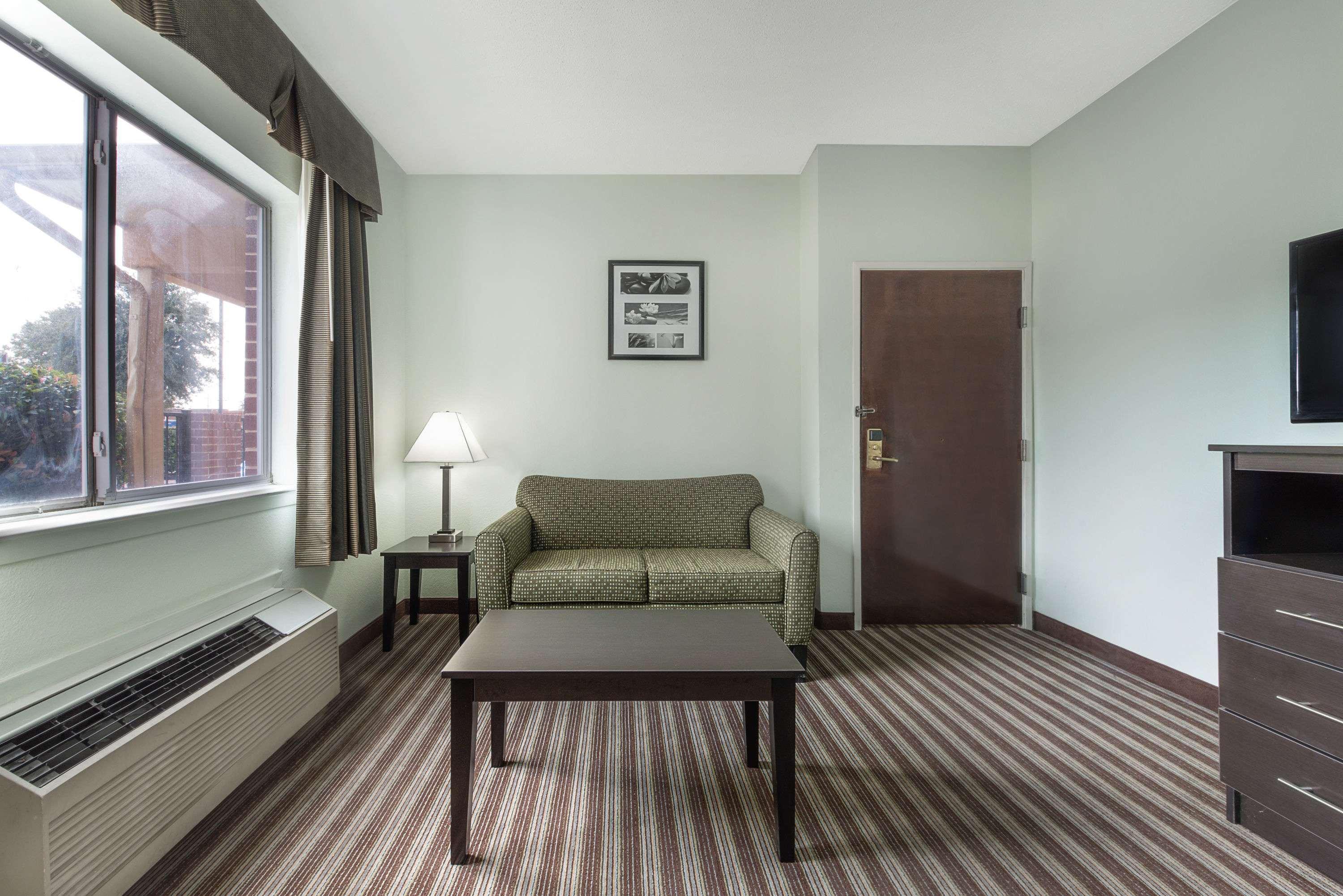 Days Inn & Suites By Wyndham Ντάλλας Εξωτερικό φωτογραφία