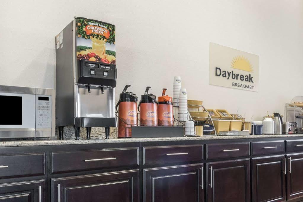 Days Inn & Suites By Wyndham Ντάλλας Εξωτερικό φωτογραφία